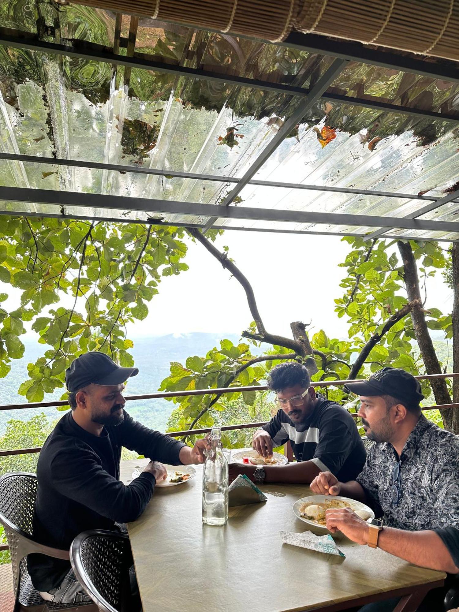 Sunset Valley Kerala Pool Resort - Monsoon Forest Cottage Stay In Idukki With Private Waterfalls, Natural Streams & Breathtaking Views Pīrmed エクステリア 写真
