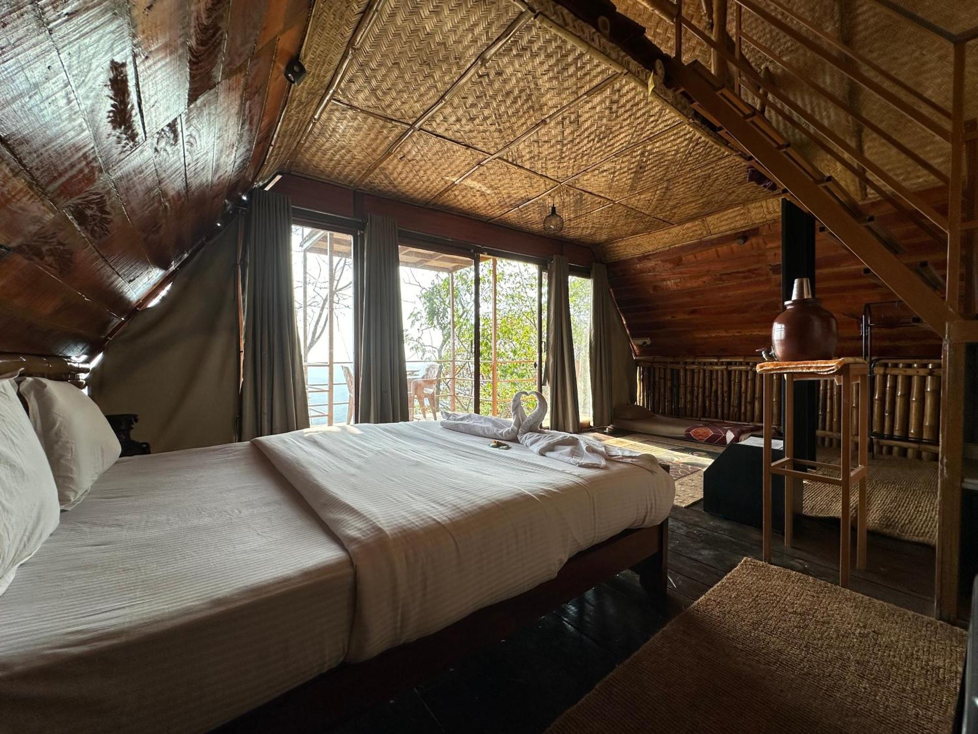 Sunset Valley Kerala Pool Resort - Serene Natural Forest Cottage Stay In Idukki With Sunrise & Sunset Panoramas, Natural Streams & Tranquil Summer Evenings Pīrmed エクステリア 写真