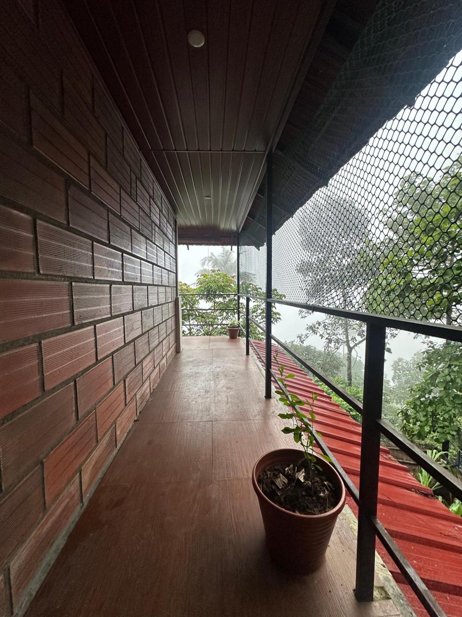 Sunset Valley Kerala Pool Resort - Serene Natural Forest Cottage Stay In Idukki With Sunrise & Sunset Panoramas, Natural Streams & Tranquil Summer Evenings Pīrmed エクステリア 写真
