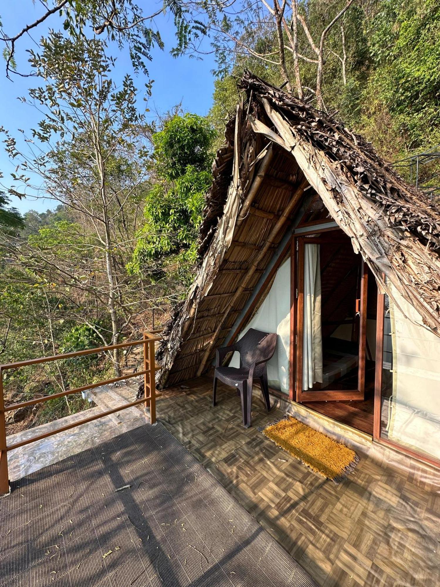 Sunset Valley Kerala Pool Resort - Serene Natural Forest Cottage Stay In Idukki With Sunrise & Sunset Panoramas, Natural Streams & Tranquil Summer Evenings Pīrmed エクステリア 写真