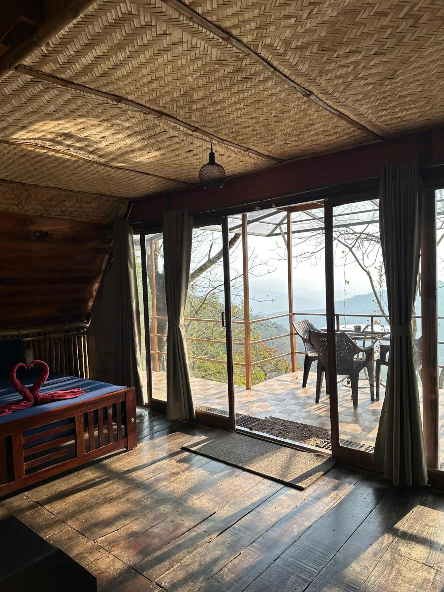 Sunset Valley Kerala Pool Resort - Serene Natural Forest Cottage Stay In Idukki With Sunrise & Sunset Panoramas, Natural Streams & Tranquil Summer Evenings Pīrmed エクステリア 写真