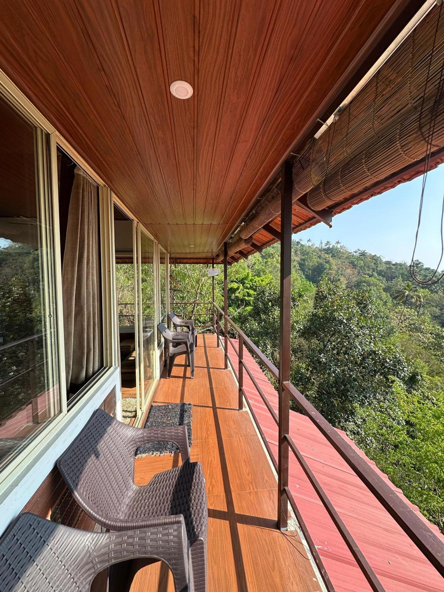 Sunset Valley Kerala Pool Resort - Serene Natural Forest Cottage Stay In Idukki With Sunrise & Sunset Panoramas, Natural Streams & Tranquil Summer Evenings Pīrmed エクステリア 写真